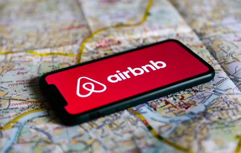 Technoloty News :  Airbnb China closes domestic unit to cut costs as it bets on border reopening .