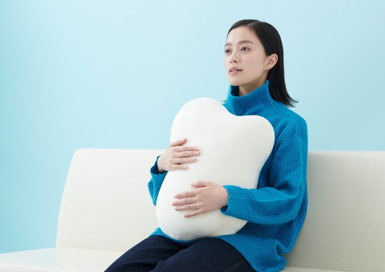 Technoloty News :  Breathe along with the robot pillow .