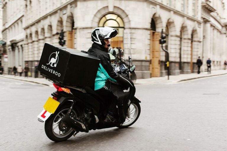 Technoloty News :  Deliveroo employees are getting shares, riders are getting nothing .