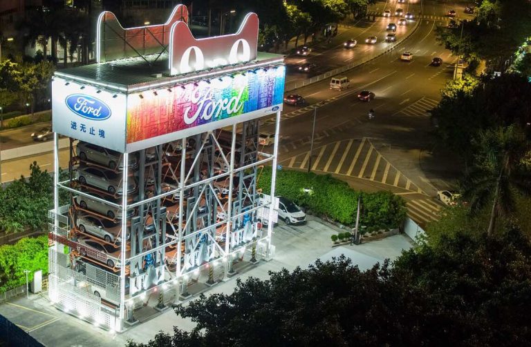 Technoloty News :  Ford and Alibaba unveil car vending machine .