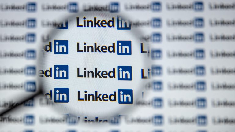 Technoloty News :  LinkedIn brings its verification tools to job posts .