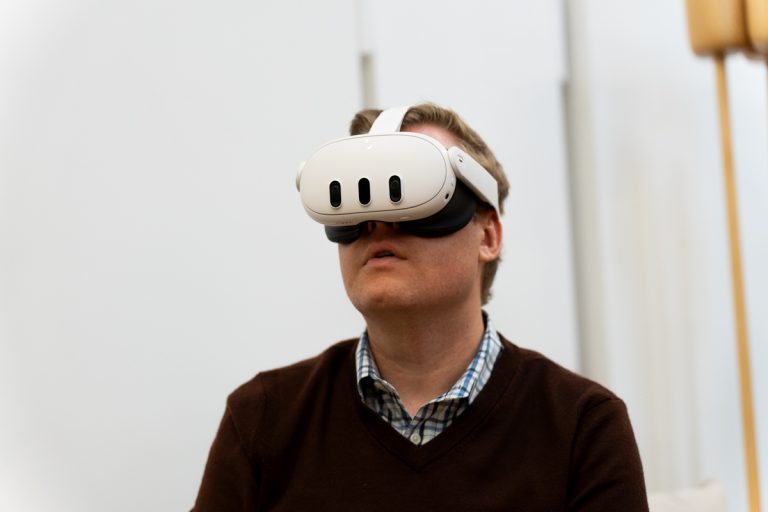 Technoloty News :  Meta Quest 3 takes a step closer to mainstream AR/VR .