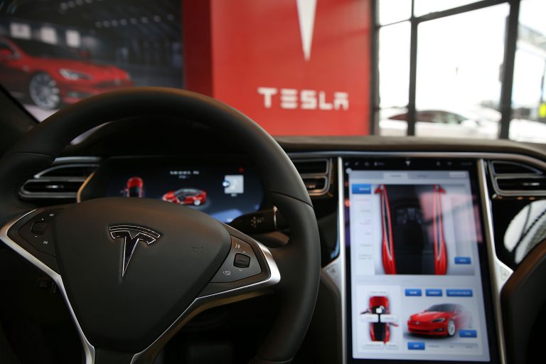 Technoloty News :  NTSB says fatal Tesla Autopilot crash caused in part by resulting inattention .