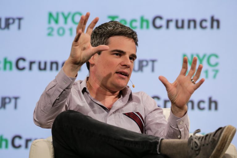 Technoloty News :  Oscar Health now has 400,000 members and expects to bring in $2 billion by the end of 2020 .
