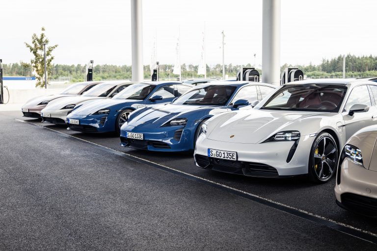 Technoloty News :  Porsche’s all-electric Taycan outsells its flagship 911 sports car .