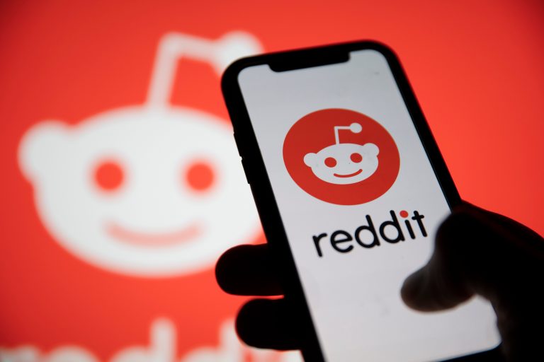 Technoloty News :  Reddit launches moderator rewards program amid site-wide discontent  .