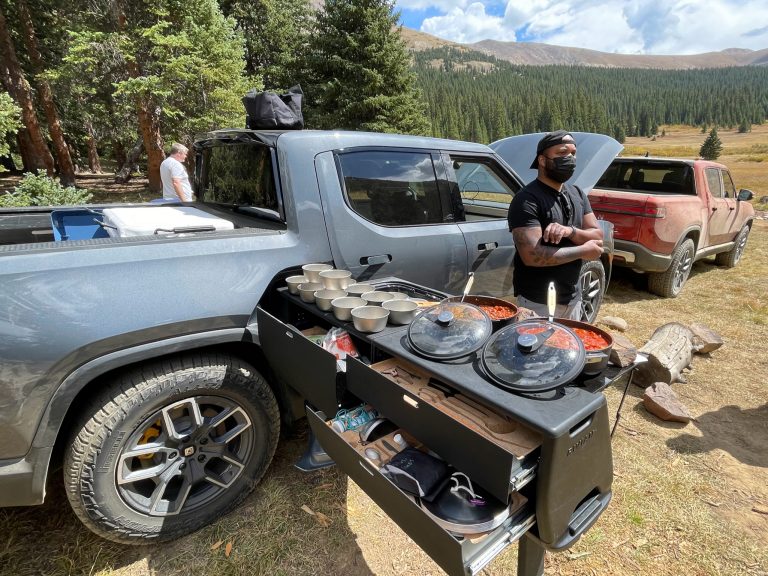 Technoloty News :  Rivian R1T Camp Kitchen: Check out the final version of the electric pickup’s outdoor cooking station .