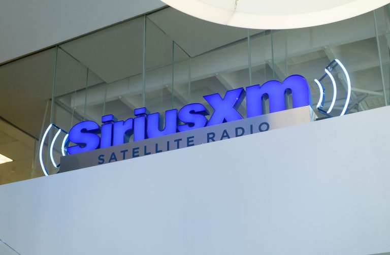 Technoloty News :  SiriusXM buys Stitcher for $325 million, steps up its march into podcasts .