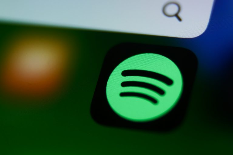Technoloty News :  Spotify spotted prepping a $19.99/mo ‘Superpremium’ service with lossless audio, AI playlists and more .