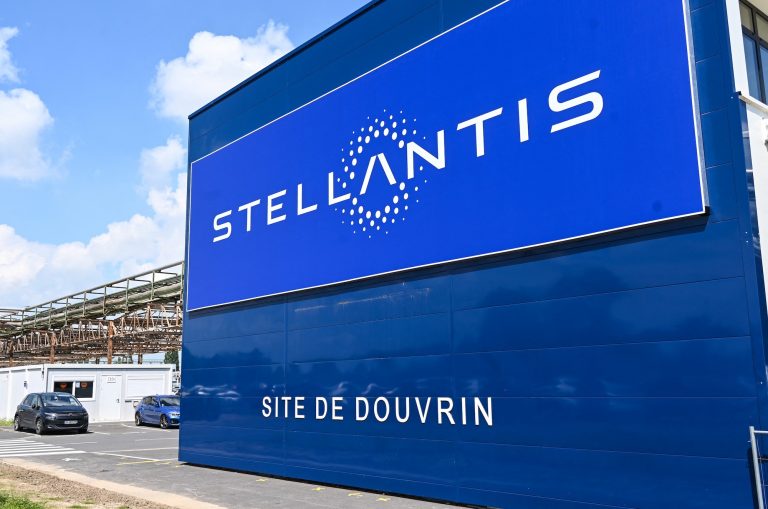 Technoloty News :  Stellantis, Samsung SDI to build second $3.2B EV battery factory in Indiana .
