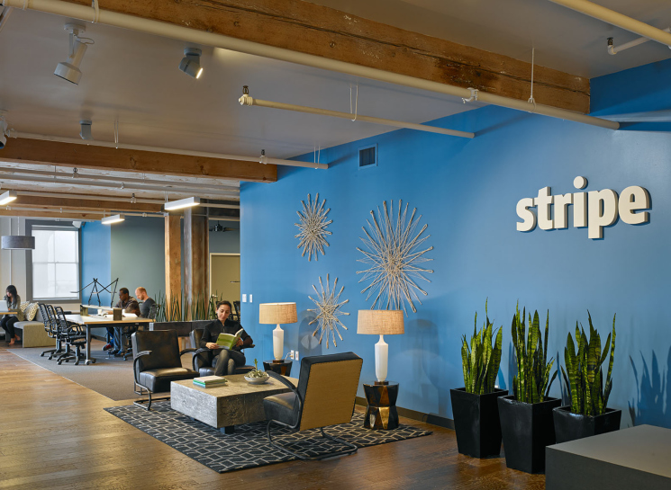 Technoloty News :  Stripe launches Sigma, a new analytics tool to help businesses track payments data .