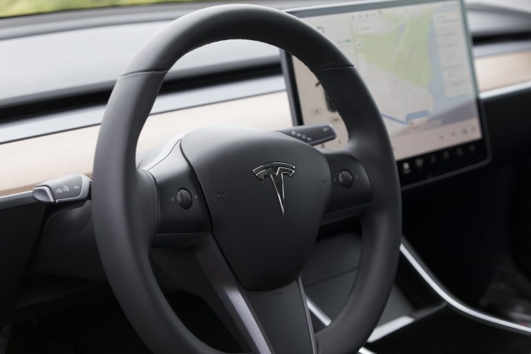 Technoloty News :  Tesla is having some big network issues .