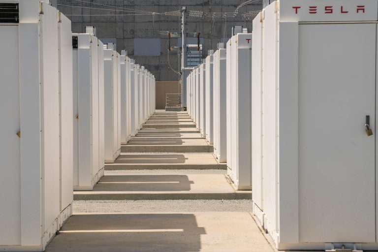 Technoloty News :  Tesla’s solar business is tanking but energy storage is making up for it