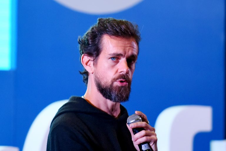 Technoloty News :  Twitter taps crypto developer to lead ‘bluesky’ decentralized social network effort .