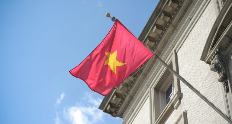 Technoloty News :  Vietnam to restrict which social media accounts can post news .
