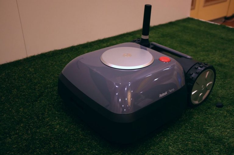 Technoloty News :  iRobot’s Terra lawnmower will not launch in 2020, as company ‘reprioritizes’ .